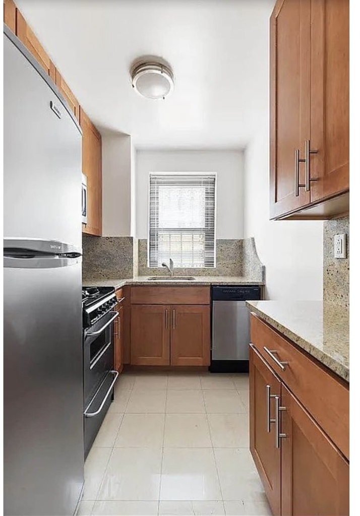 85 8th Avenue - Photo 2