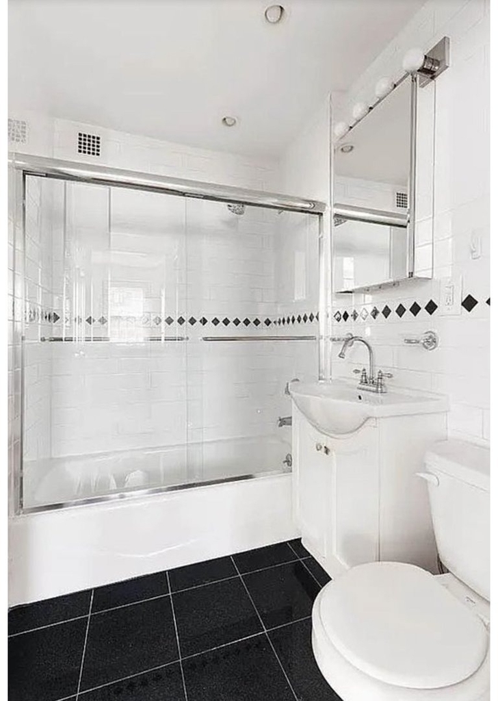 85 8th Avenue - Photo 3