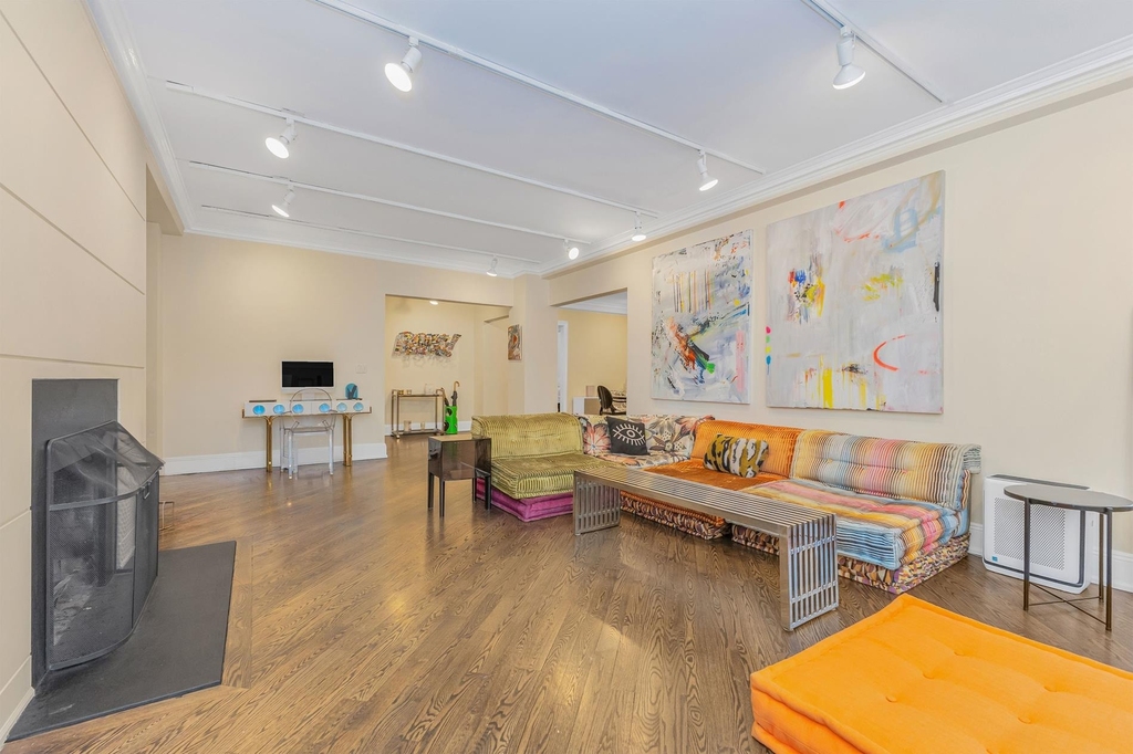 50 E 72nd Street - Photo 2