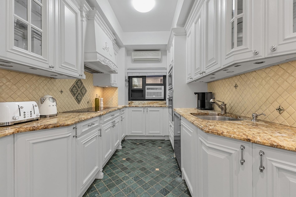 50 E 72nd Street - Photo 4