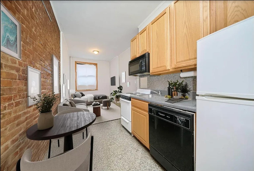 331 W 43rd Street - Photo 1