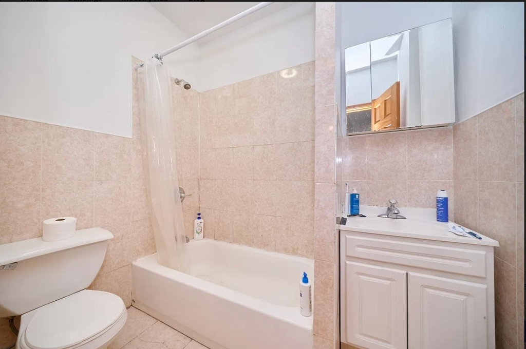 331 W 43rd Street - Photo 2