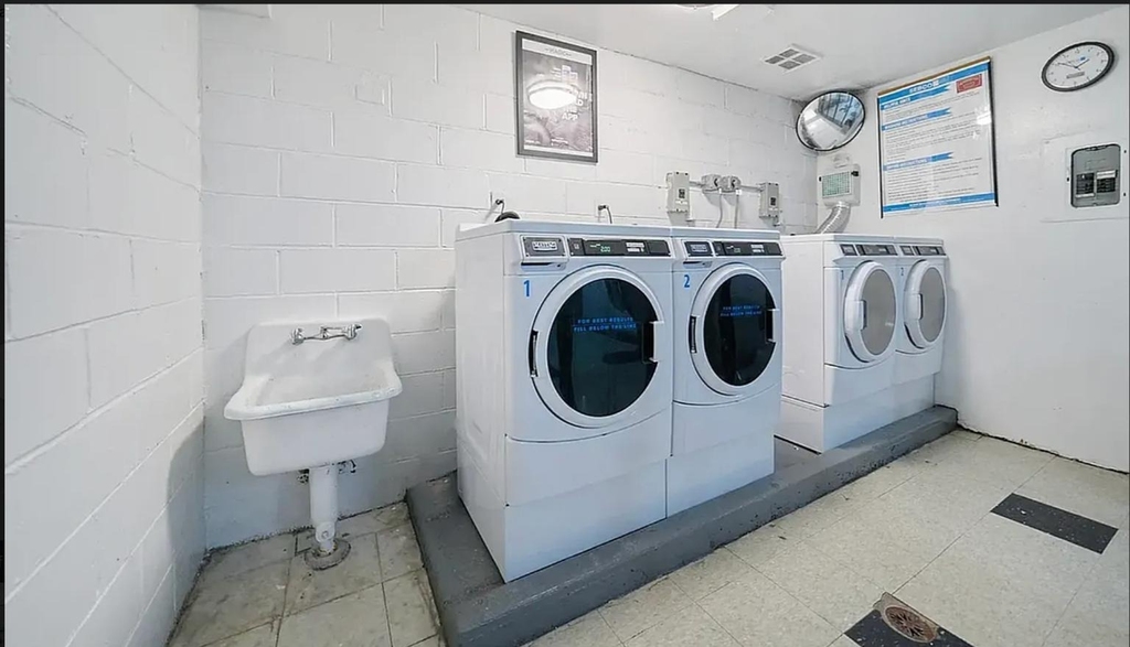 331 W 43rd Street - Photo 3
