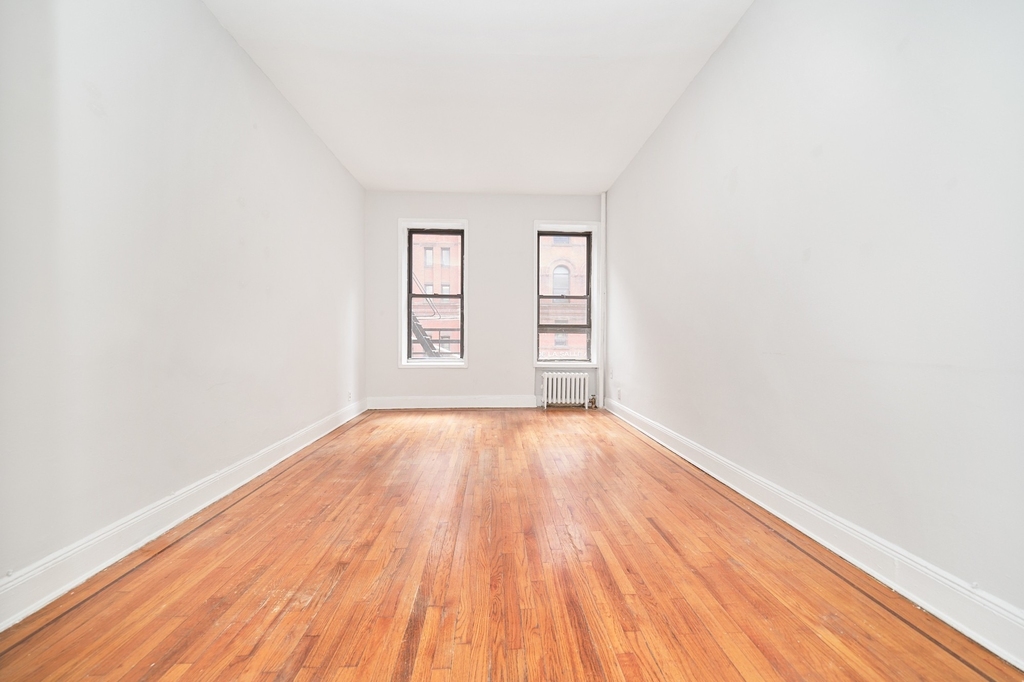 331 W 43rd Street - Photo 1