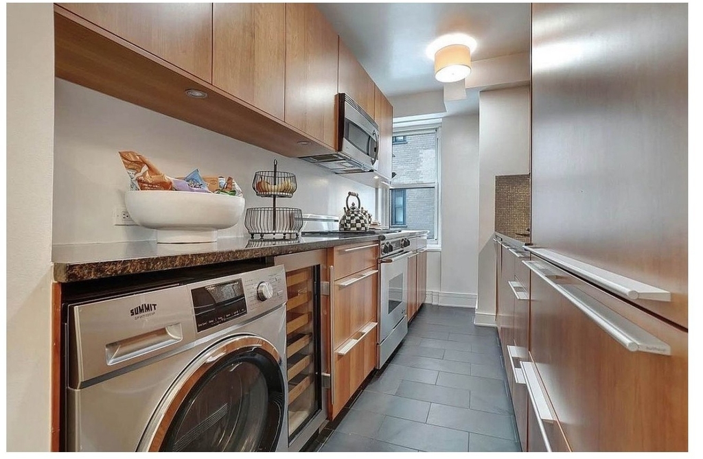 170 E 77th Street - Photo 4