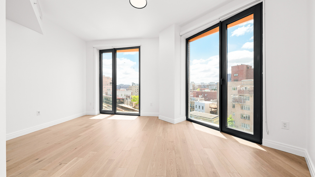 265 Lorimer St - Photo 4