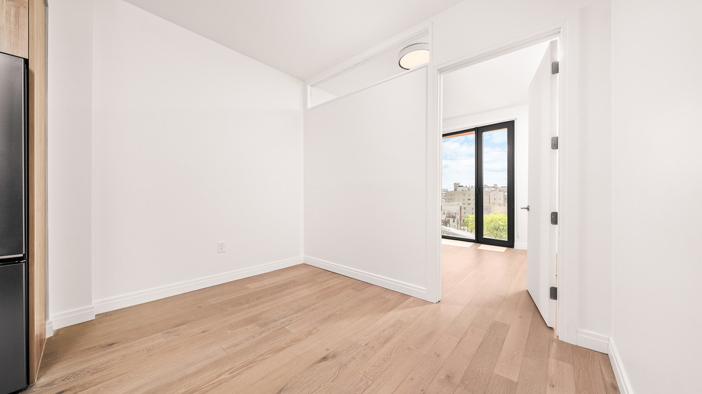 265 Lorimer St - Photo 3