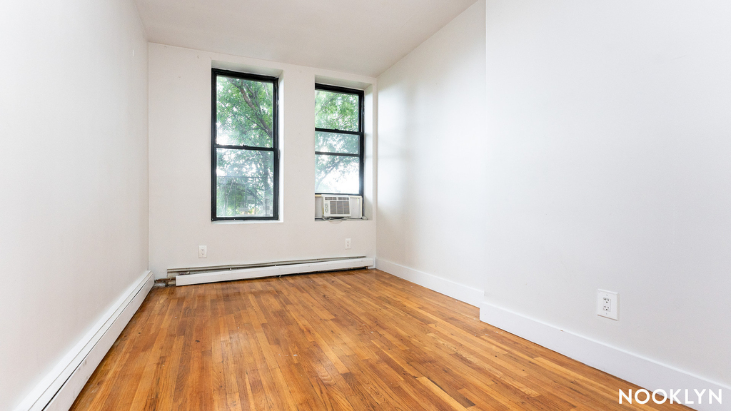 1044 Putnam Ave - Photo 19