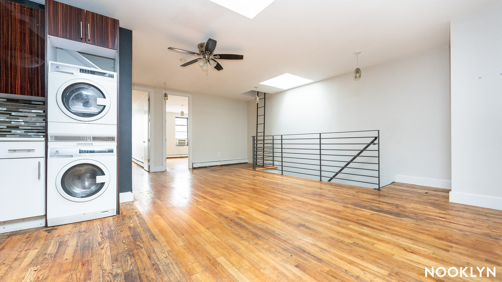 1044 Putnam Ave - Photo 4