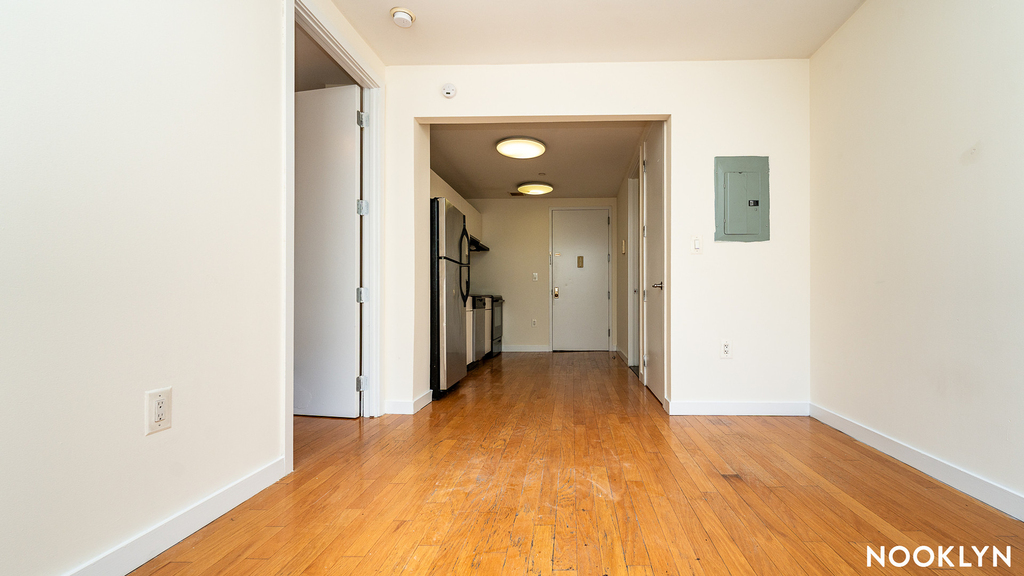924 Metropolitan Ave - Photo 0