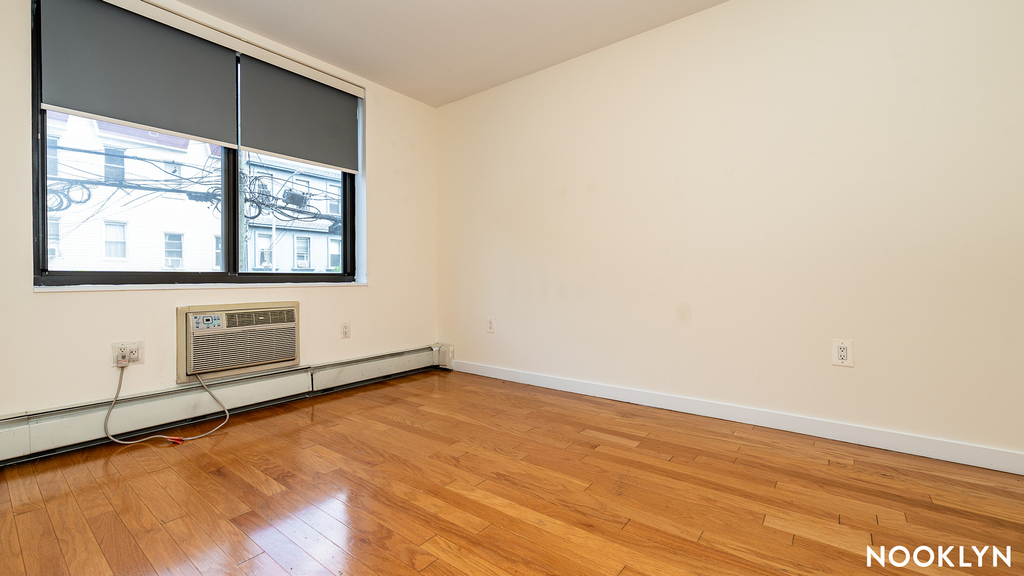 924 Metropolitan Ave - Photo 11