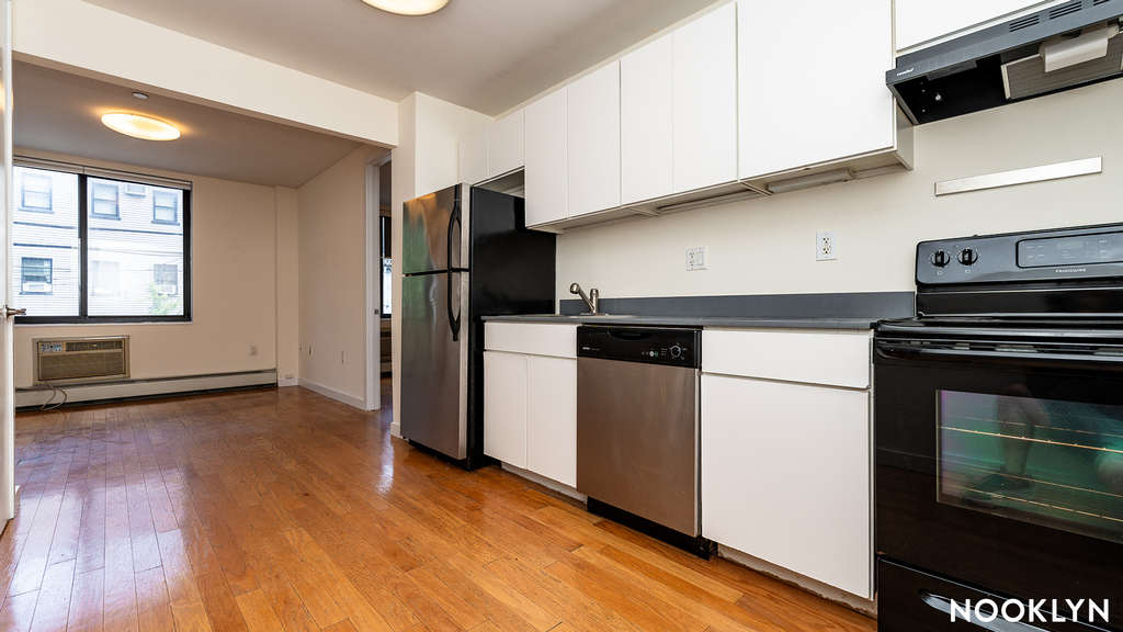 924 Metropolitan Ave - Photo 1