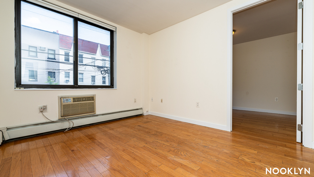 924 Metropolitan Ave - Photo 7