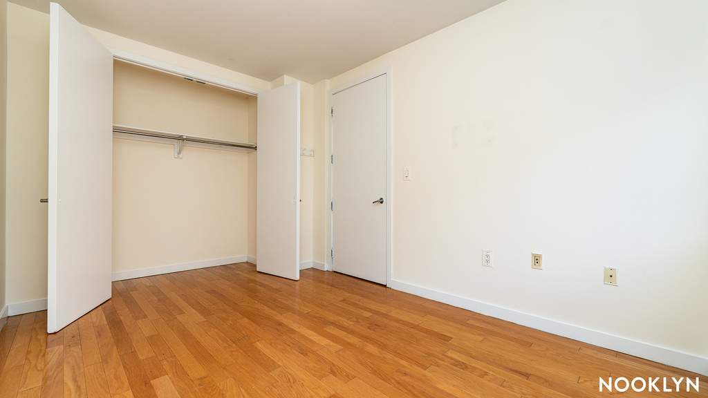 924 Metropolitan Ave - Photo 10