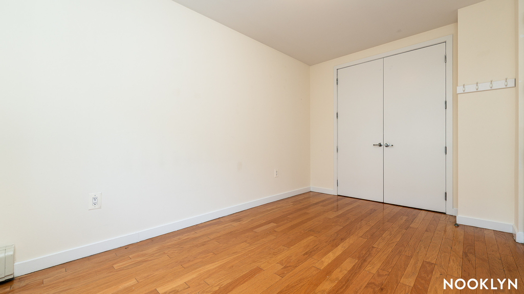 924 Metropolitan Ave - Photo 9