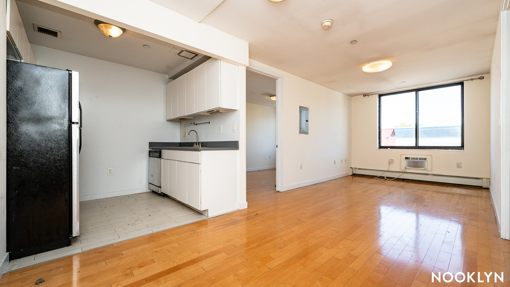 924 Metropolitan Ave - Photo 14