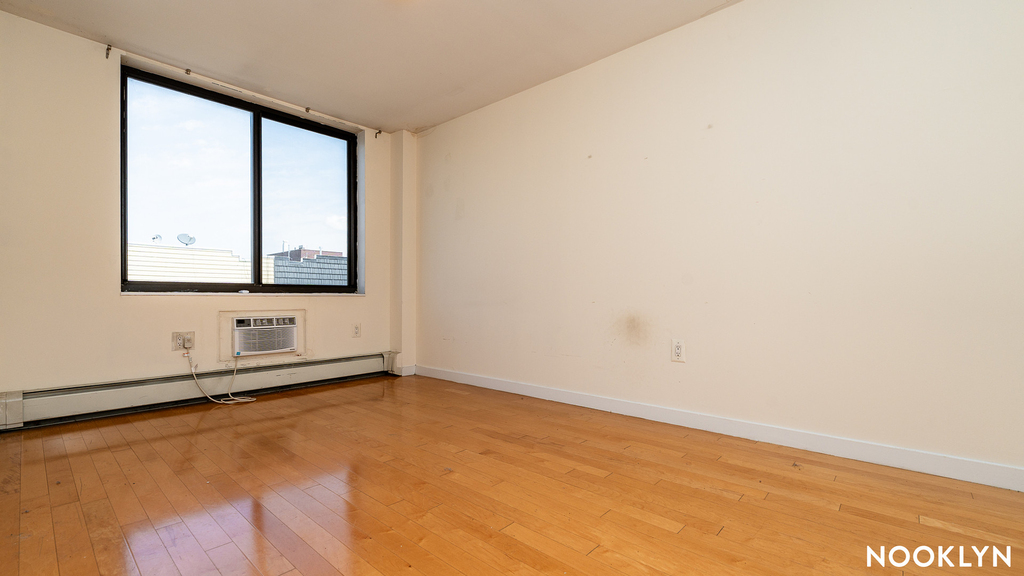 924 Metropolitan Ave - Photo 6