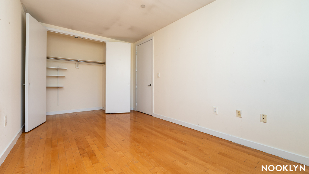 924 Metropolitan Ave - Photo 7