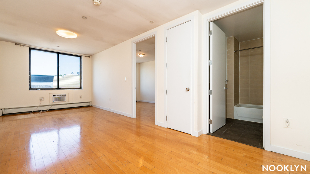 924 Metropolitan Ave - Photo 13