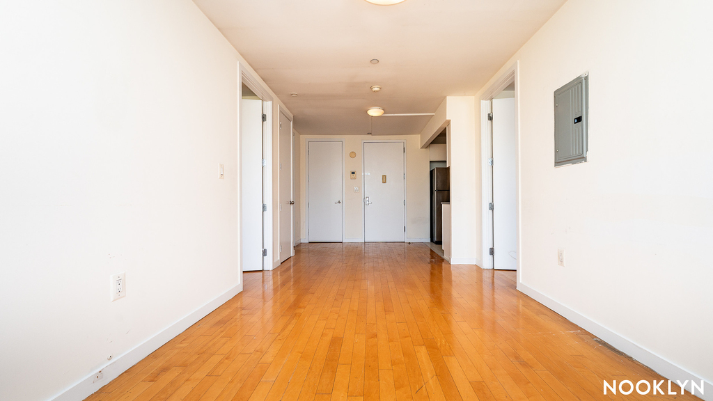 924 Metropolitan Ave - Photo 0