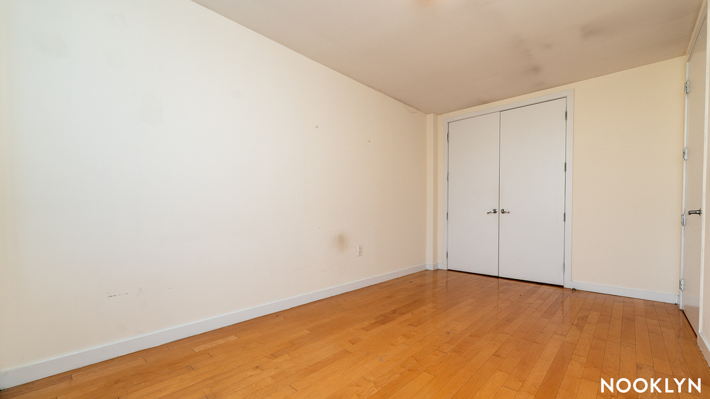 924 Metropolitan Ave - Photo 8