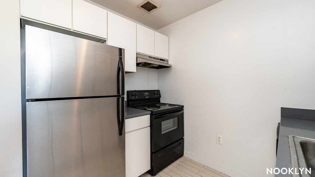 924 Metropolitan Ave - Photo 18