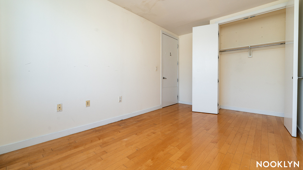 924 Metropolitan Ave - Photo 12