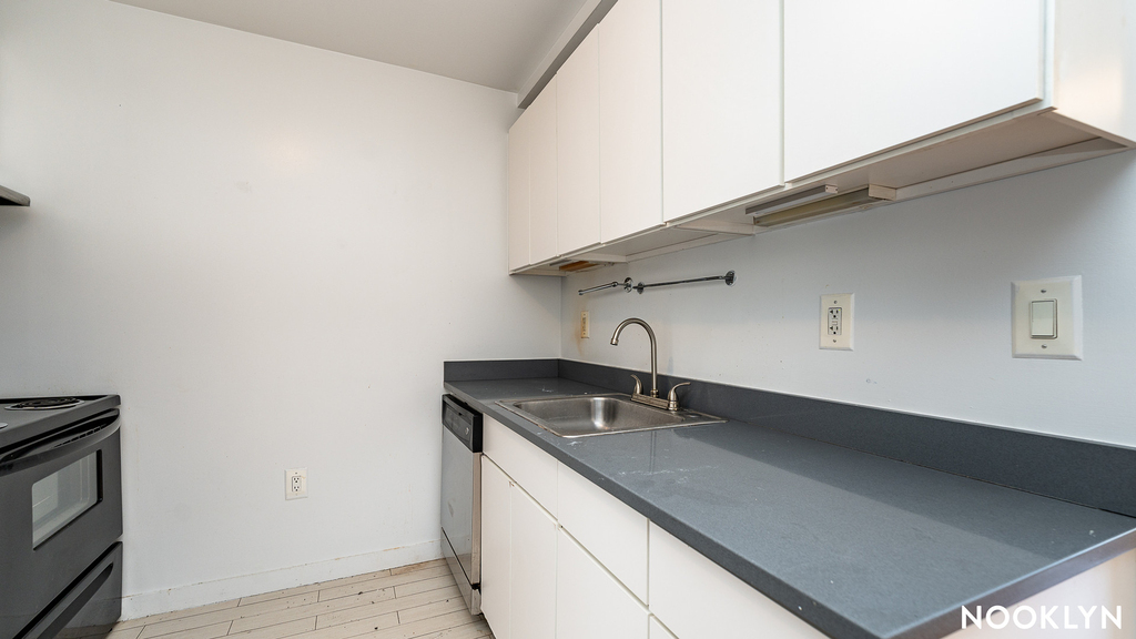 924 Metropolitan Ave - Photo 17