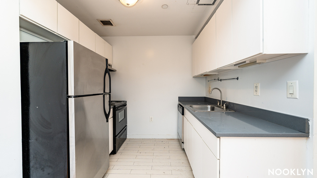 924 Metropolitan Ave - Photo 10