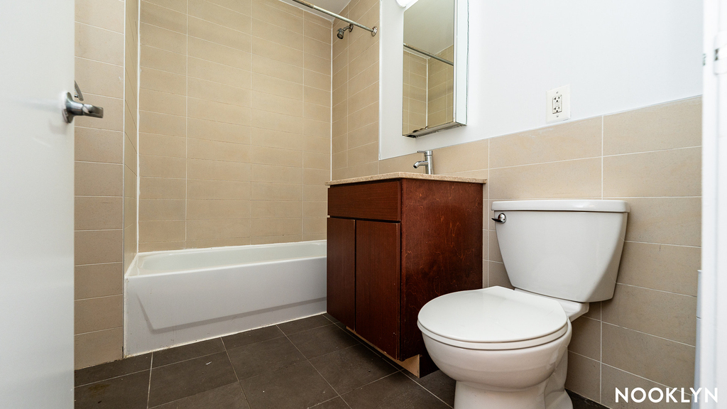 924 Metropolitan Ave - Photo 16