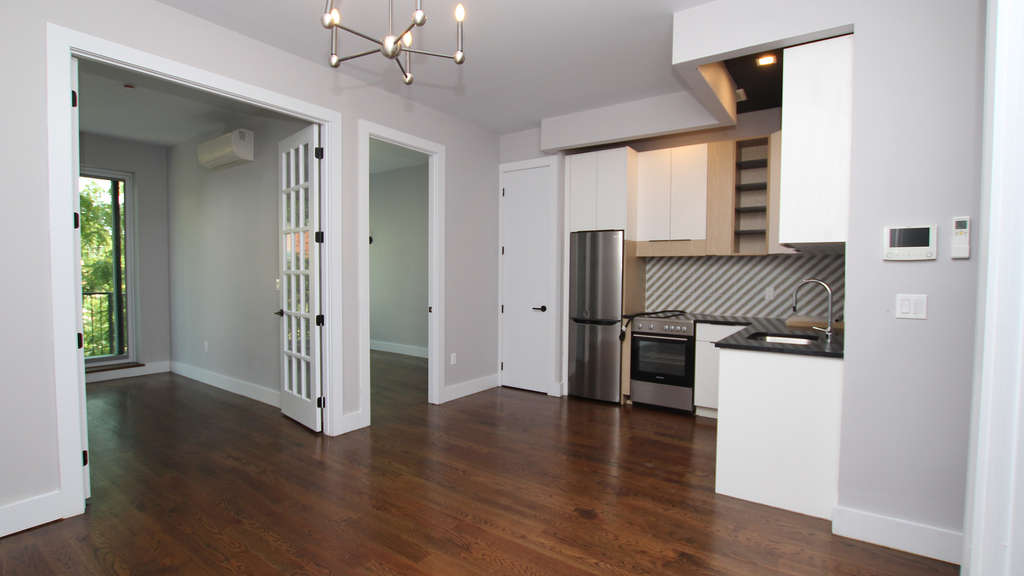1605 New York Ave - Photo 0