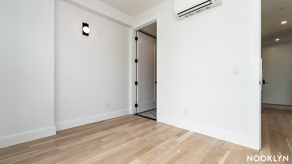 193 Graham Ave - Photo 5