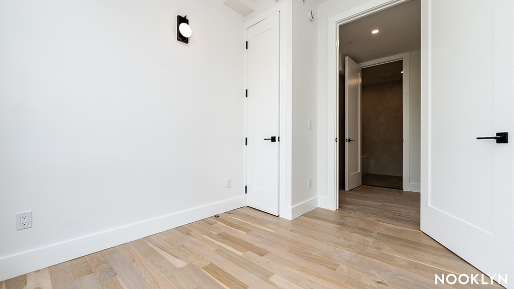 193 Graham Ave - Photo 8