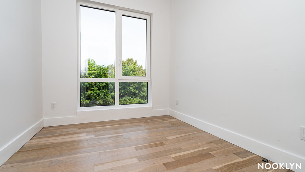 193 Graham Ave - Photo 3