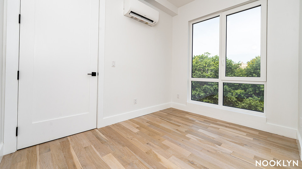 193 Graham Ave - Photo 11