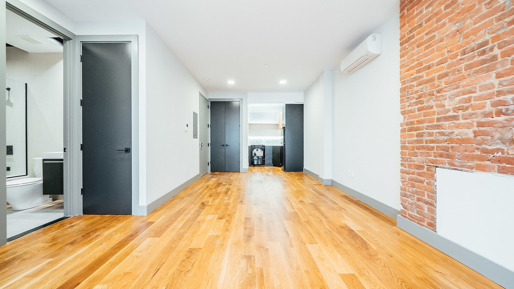 675 Grand St - Photo 0