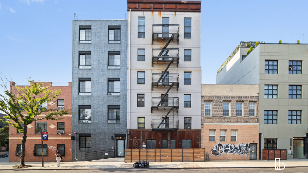 843 Dekalb Ave - Photo 2