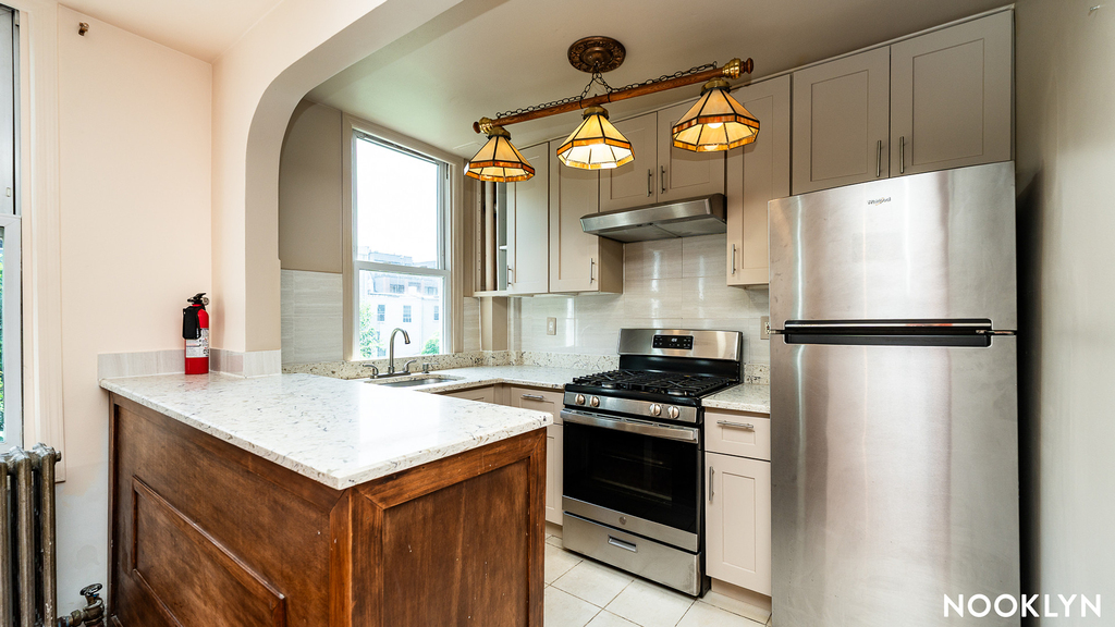 28 Kossuth Pl - Photo 5