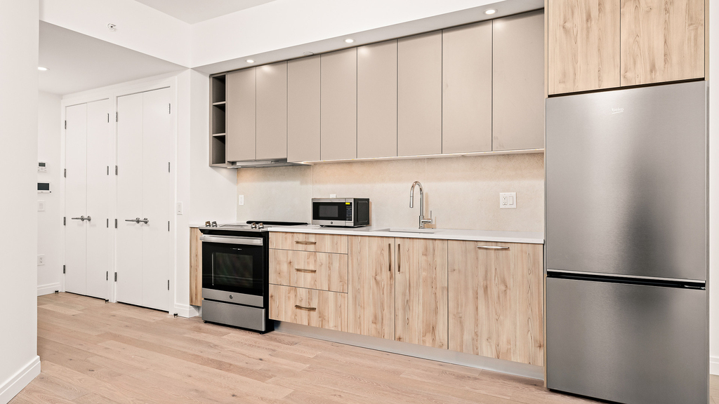 265 Lorimer St - Photo 1