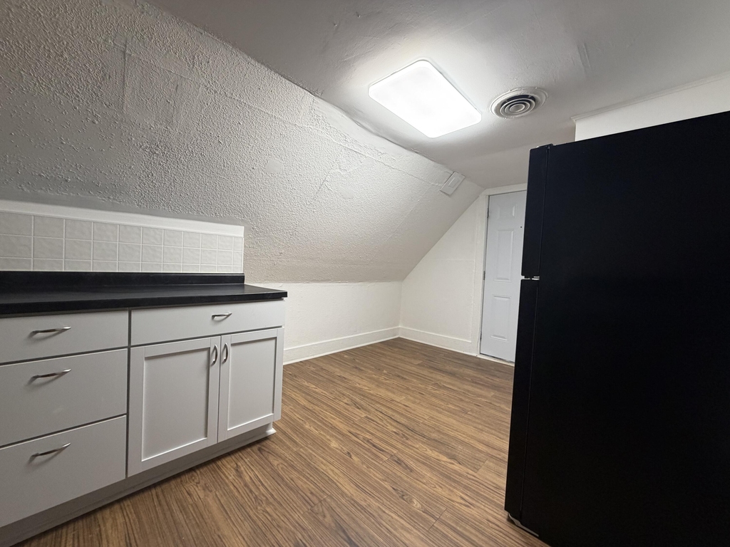 1221 Wells Place - Photo 2