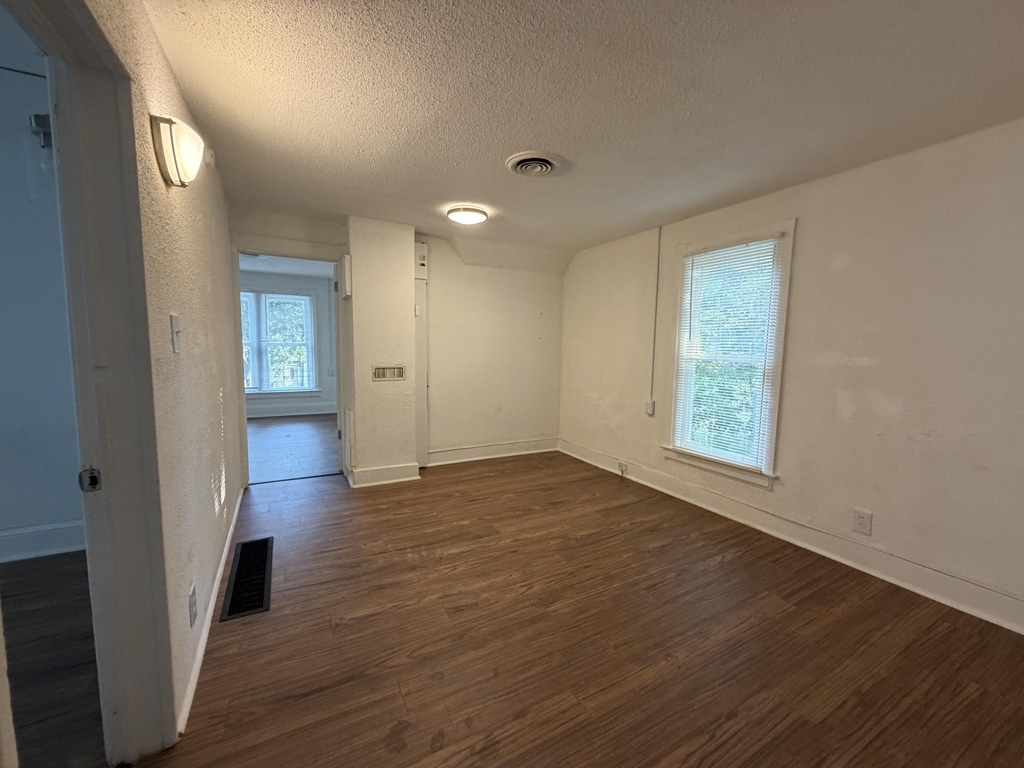 1221 Wells Place - Photo 3