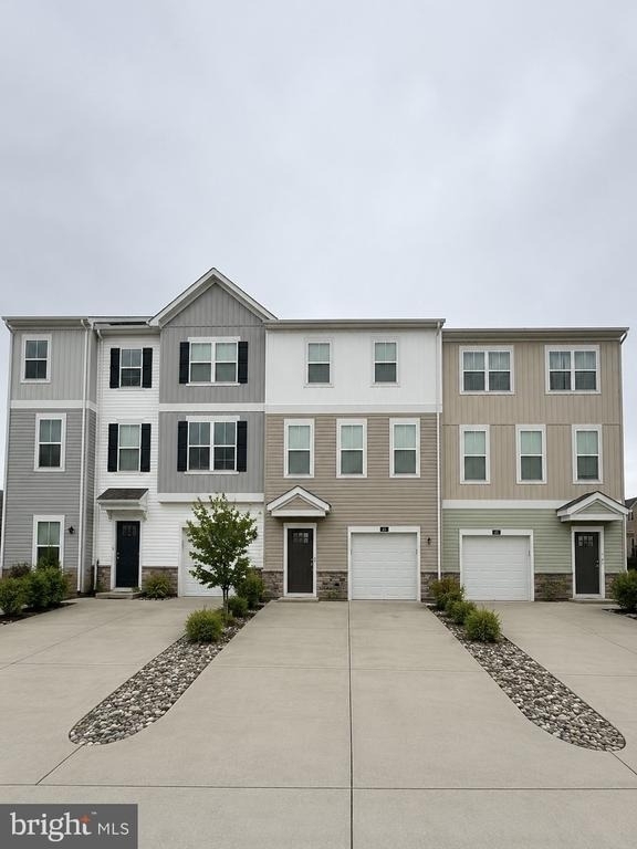 402 Honeyberry Lane - Photo 0