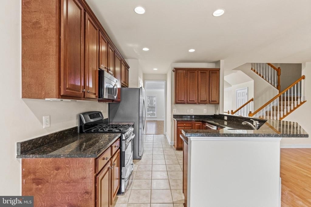 139 Petunia Terrace Se - Photo 12