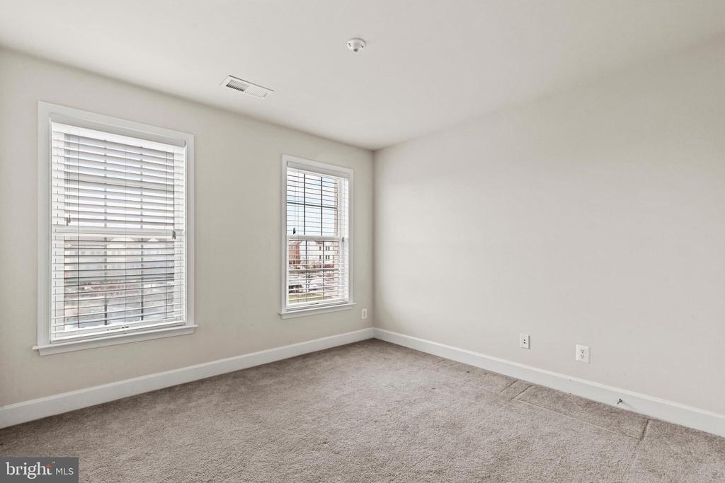 139 Petunia Terrace Se - Photo 32