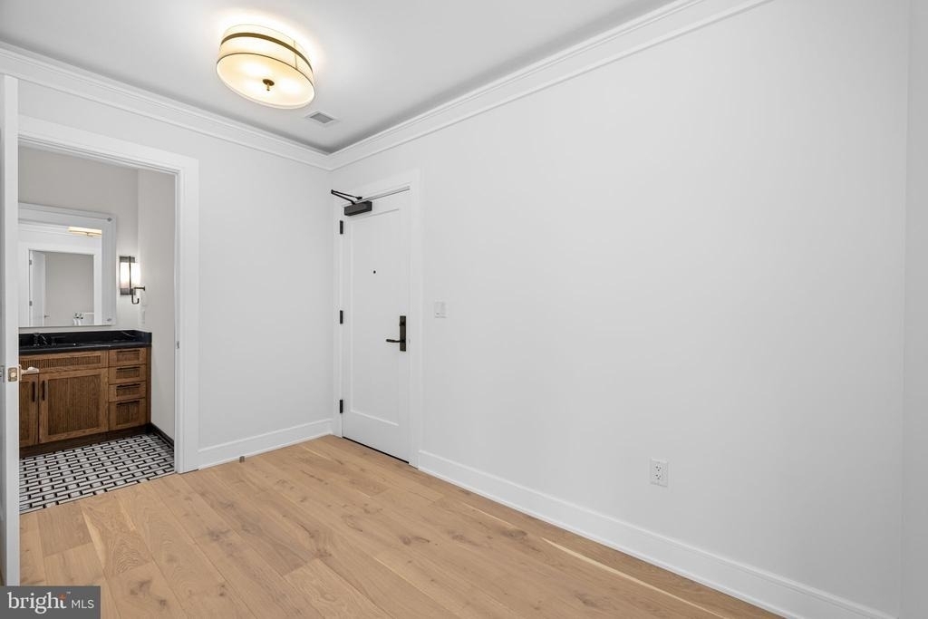6718 Lowell Avenue - Photo 4