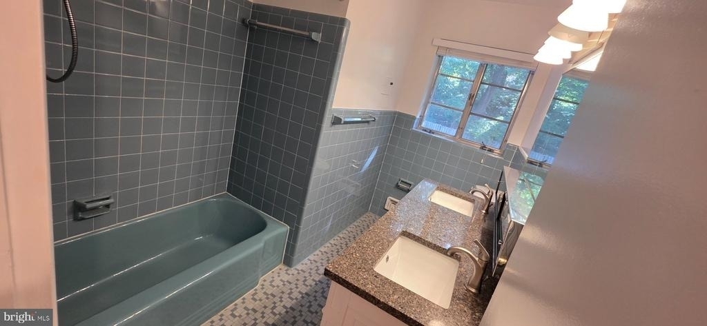 6426 Noble Drive - Photo 9