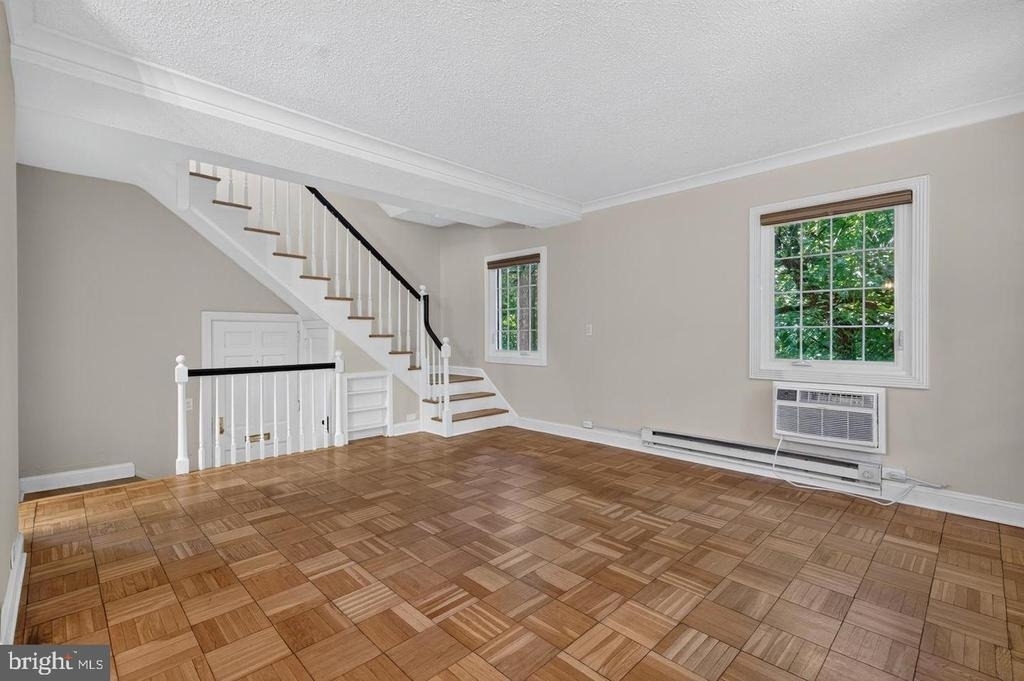 1557 Mount Eagle Place - Photo 7