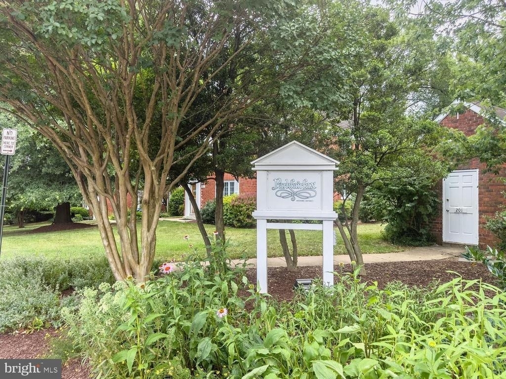 1557 Mount Eagle Place - Photo 34