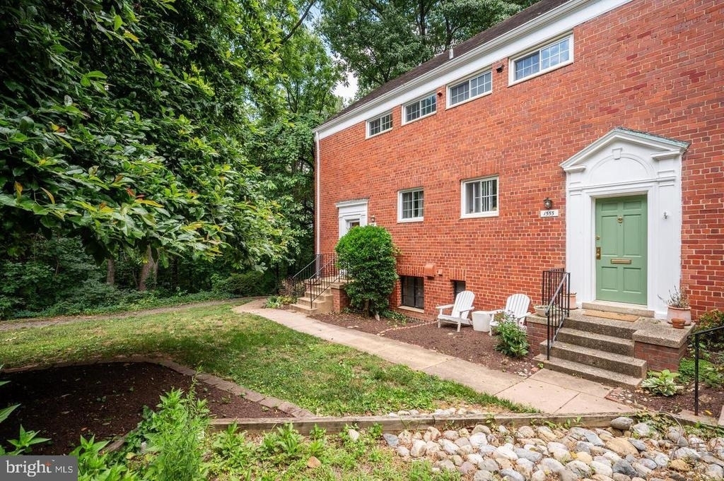 1557 Mount Eagle Place - Photo 4