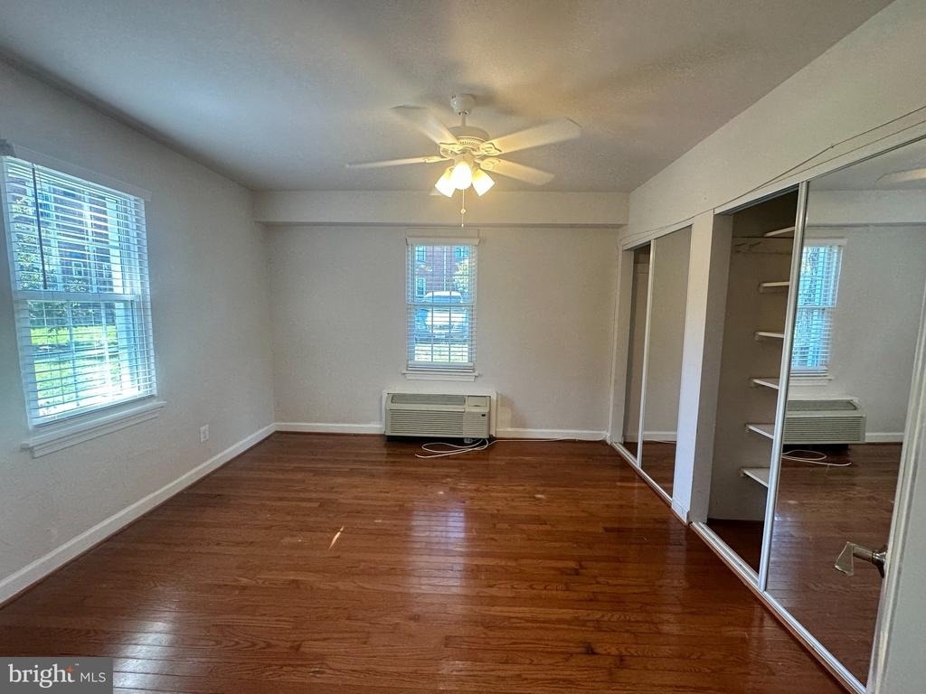 205 E Glebe - Photo 9